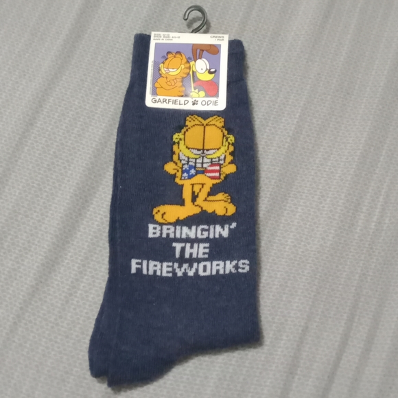 New Garfield and Odie  crew socks new with tag - Picture 1 of 3